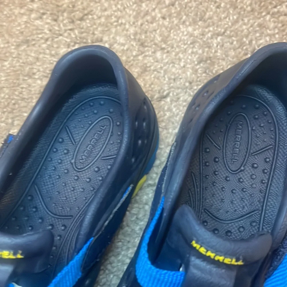 Boys Merrell swim shoes blue size 3